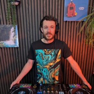 Dan Mackinnon - Dj teacher